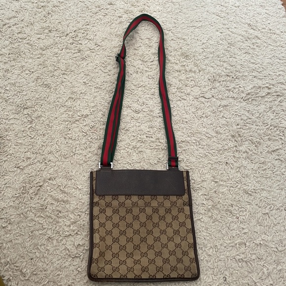 Gucci Monogram Messenger Crossbody ❤️💚 - Picture 2 of 13